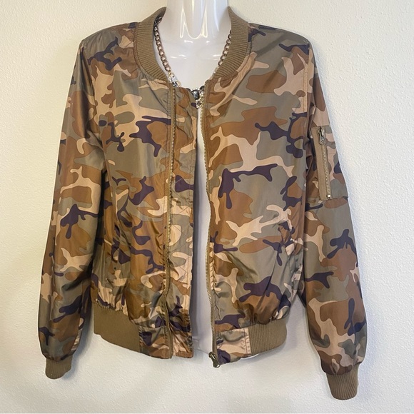 Camouflage bomber jacket: Large **w168 - Picture 2 of 14